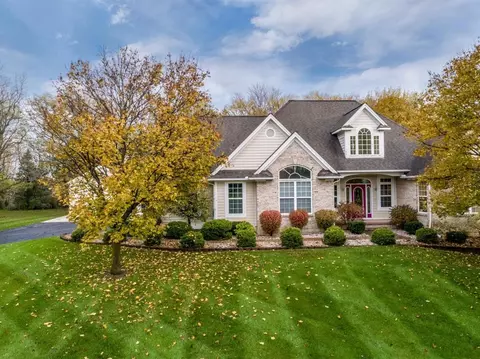 464 Hunters Ridge Dr, Saline, MI 48176 photo 1