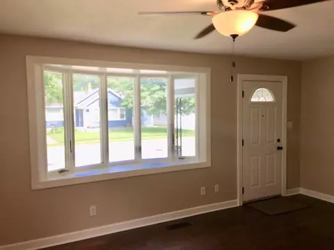 118 Clarence St, Belleville, MI 48111 photo 4