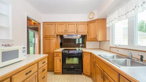 214 Wheeler Ct, Saline, MI 48176 photo 17