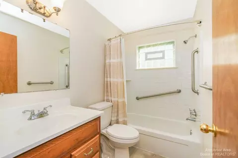 131 Wallace Dr, Saline, MI 48176 photo 10