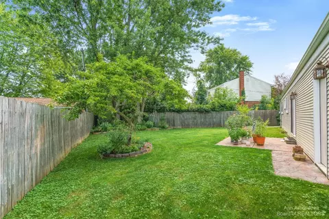 131 Wallace Dr, Saline, MI 48176 photo 28