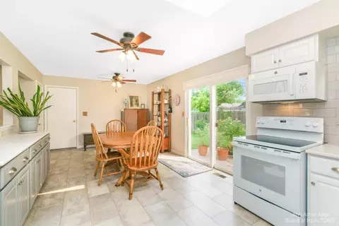 131 Wallace Dr, Saline, MI 48176 photo 9
