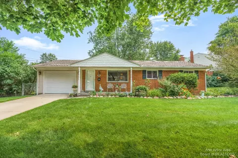 131 Wallace Dr, Saline, MI 48176 photo 1
