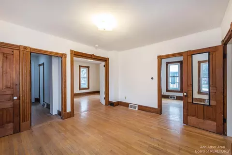127 E Summit St, Ann Arbor, MI 48104 photo 4
