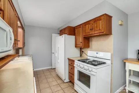 156 Ross Dr, Monroe, MI 48162 photo 2