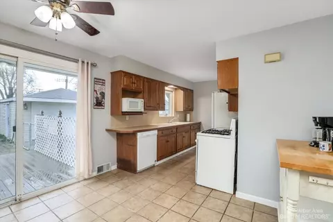 156 Ross Dr, Monroe, MI 48162 photo 7