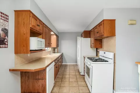 156 Ross Dr, Monroe, MI 48162 photo 8