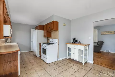 156 Ross Dr, Monroe, MI 48162 photo 10