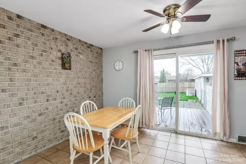 156 Ross Dr, Monroe, MI 48162 photo 3