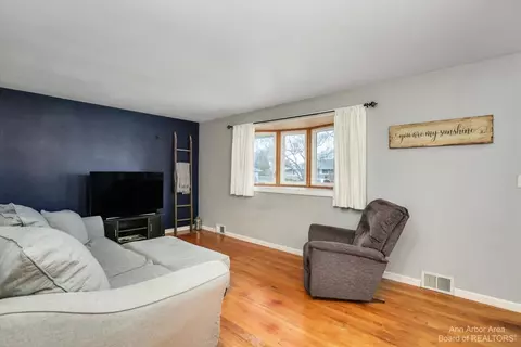 156 Ross Dr, Monroe, MI 48162 photo 5