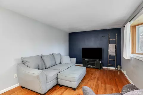 156 Ross Dr, Monroe, MI 48162 photo 4