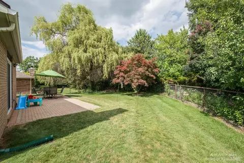 6471 Bedview Dr, Saline, MI 48176 photo 2