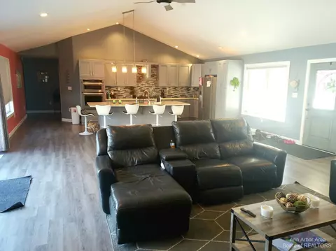 9504 Tuttlehill Rd, Maybee, MI 48159 photo 5