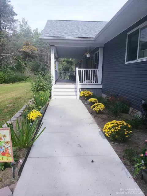 9504 Tuttlehill Rd, Maybee, MI 48159 photo 2