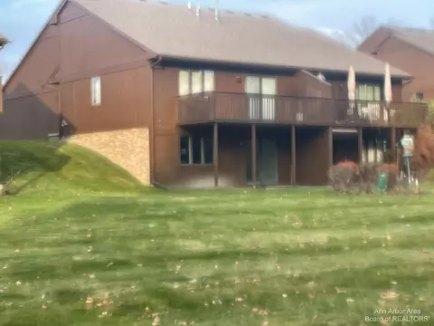 522 Echo Ct, Saline, MI 48176 photo 2