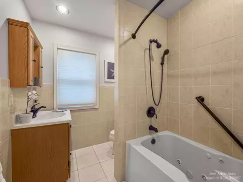 2010 Devolson Ave, Ann Arbor, MI 48104 photo 14