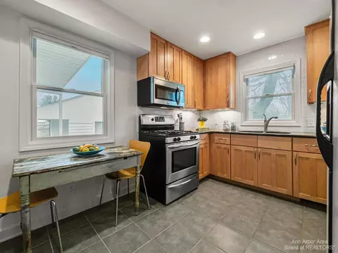 2010 Devolson Ave, Ann Arbor, MI 48104 photo 7