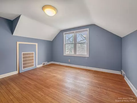 2010 Devolson Ave, Ann Arbor, MI 48104 photo 18