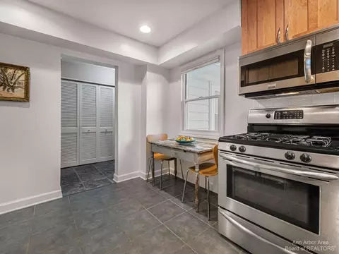 2010 Devolson Ave, Ann Arbor, MI 48104 photo 8