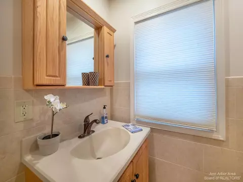 2010 Devolson Ave, Ann Arbor, MI 48104 photo 15