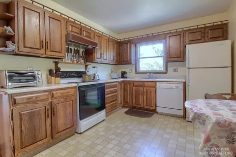 7425 Warner Rd, Saline, MI 48176 photo 11