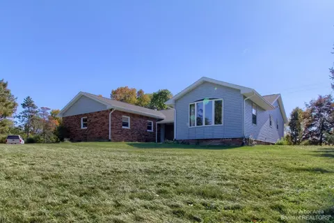 7425 Warner Rd, Saline, MI 48176 photo 2