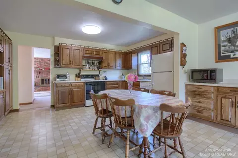 7425 Warner Rd, Saline, MI 48176 photo 9