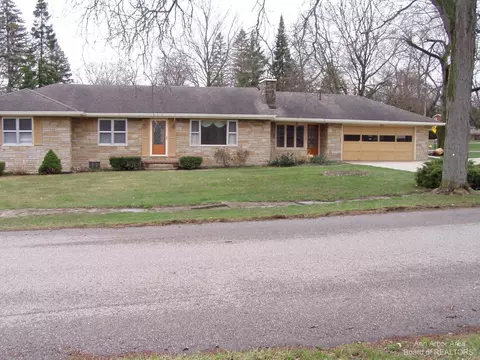 2449 Valley Dr, Ypsilanti, MI 48197