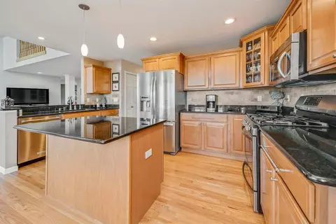332 Pembroke Dr, Saline, MI 48176 photo 4