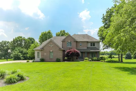 9350 Apple Crest Dr, Saline, MI 48176 photo 2