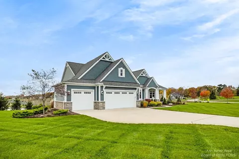 4369 Red Mesa Ct, Dexter, MI 48130 photo 2