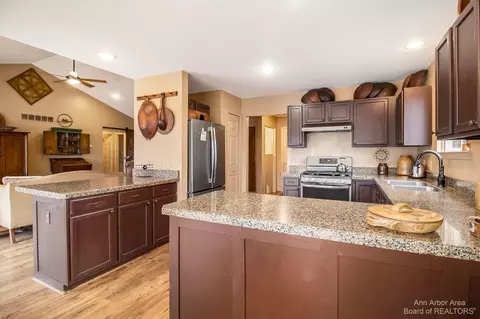 8468 Parkridge Dr, Dexter, MI 48130 photo 10