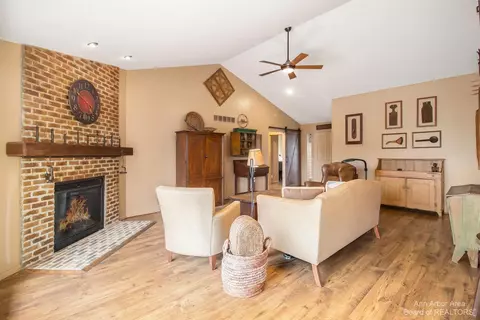8468 Parkridge Dr, Dexter, MI 48130 photo 6