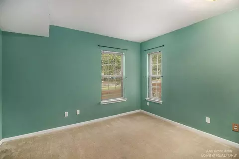 924 Oakbrook Dr, Jackson, MI 49203 photo 13
