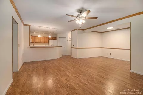 924 Oakbrook Dr, Jackson, MI 49203 photo 7