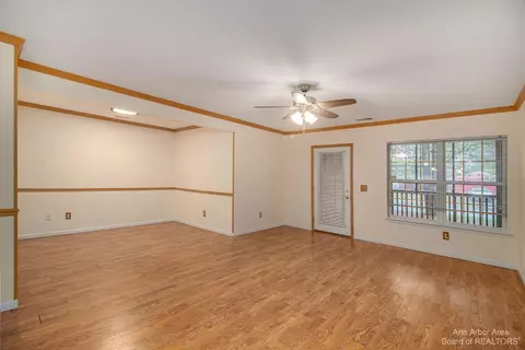 924 Oakbrook Dr, Jackson, MI 49203 photo 9