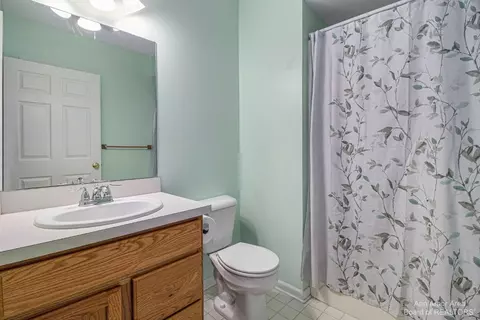 924 Oakbrook Dr, Jackson, MI 49203 photo 12