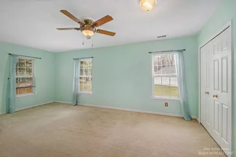 924 Oakbrook Dr, Jackson, MI 49203 photo 10