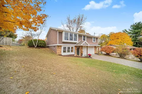 4026 Fairview Ave, Jackson, MI 49203 photo 2