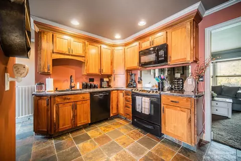 4026 Fairview Ave, Jackson, MI 49203 photo 3