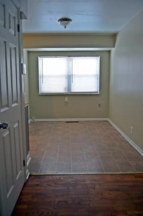 1402 Barbara Dr, Flint, MI 48505 photo 5