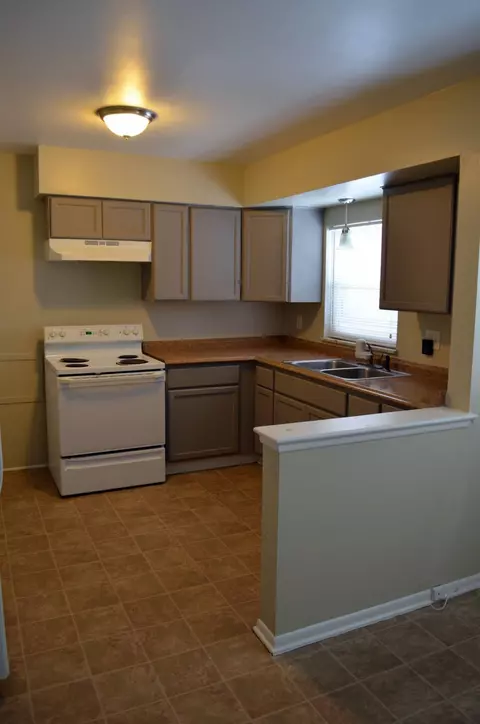 1402 Barbara Dr, Flint, MI 48505 photo 4