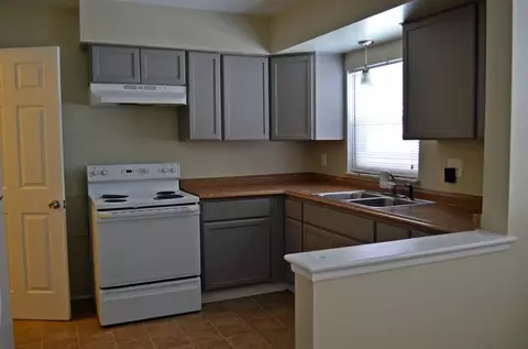 1402 Barbara Dr, Flint, MI 48505 photo 3
