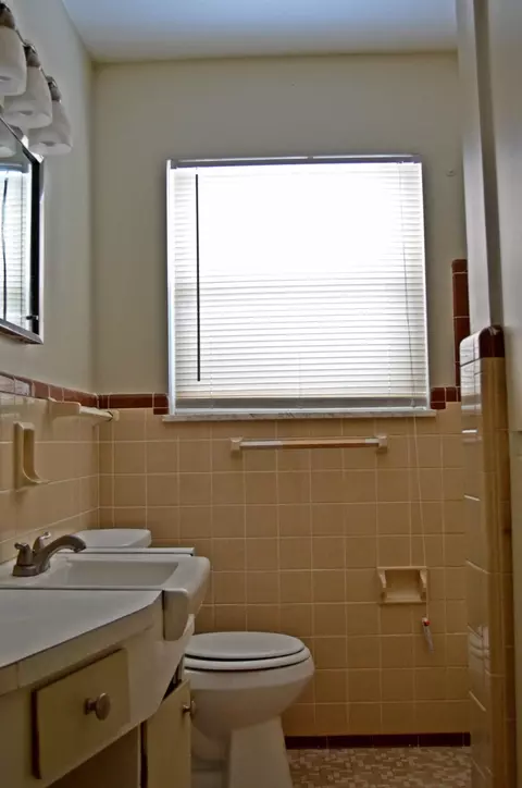 1402 Barbara Dr, Flint, MI 48505 photo 10