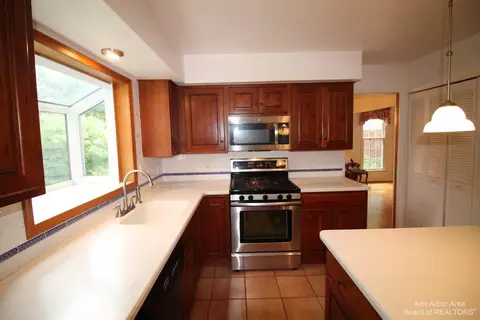 3055 Bluett Rd, Ann Arbor, MI 48105 photo 13