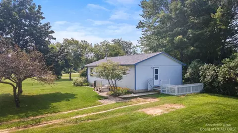 18280 Berkshire Dr, Gregory, MI 48137 photo 3