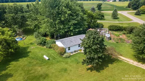 18280 Berkshire Dr, Gregory, MI 48137 photo 2