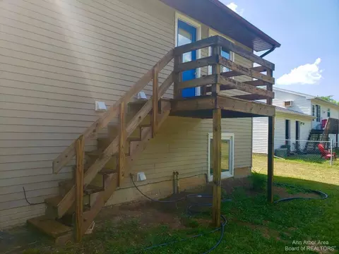 812 Waskin Dr, Tecumseh, MI 49286 photo 2