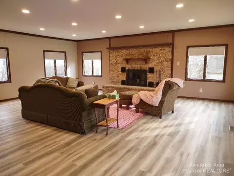 1063 Cranbrook Rd, Jackson, MI 49201 photo 3