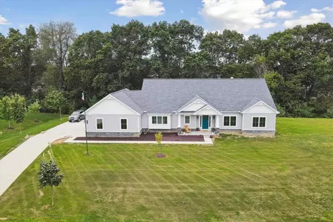 9056 Charter Oak Ln, Saline, MI 48176
